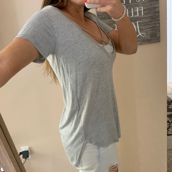 Criss cross neckline loose tee - Picture 2 of 7